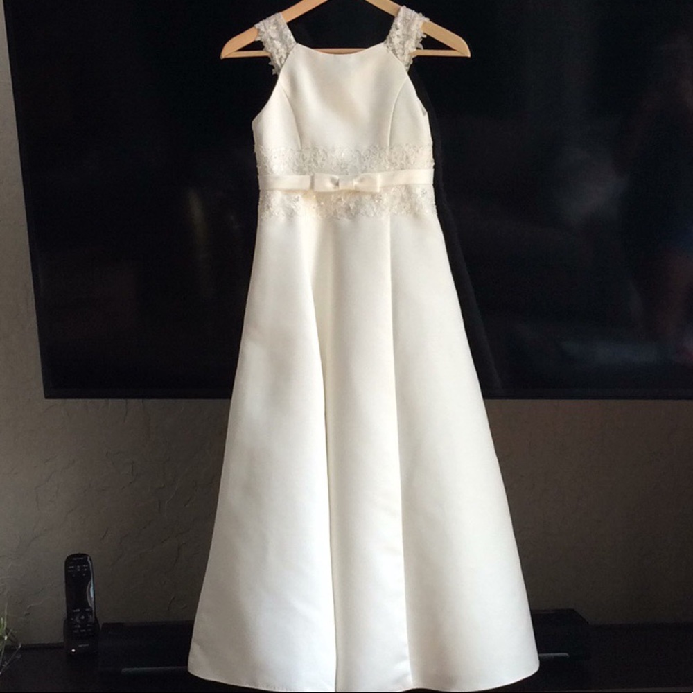 White flower girl‎ dress